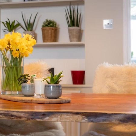 Hereford City - St Owens Terrace - Comfortable & Spacious Well Presented Three Storey House, Perfect For A Weekend Away & Exploring The City On Foot - Hosted By Rentmyhouse المظهر الخارجي الصورة