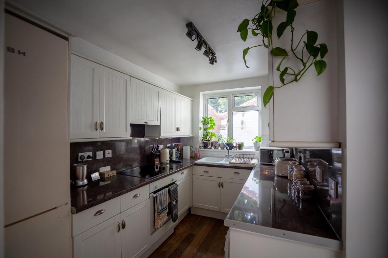 Hereford City - St Owens Terrace - Comfortable & Spacious Well Presented Three Storey House, Perfect For A Weekend Away & Exploring The City On Foot - Hosted By Rentmyhouse المظهر الخارجي الصورة