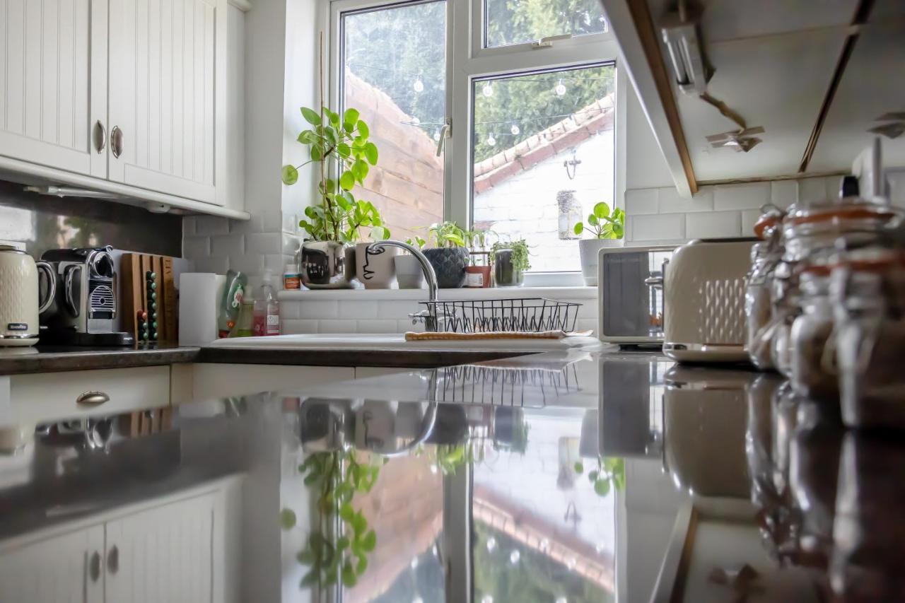 Hereford City - St Owens Terrace - Comfortable & Spacious Well Presented Three Storey House, Perfect For A Weekend Away & Exploring The City On Foot - Hosted By Rentmyhouse المظهر الخارجي الصورة