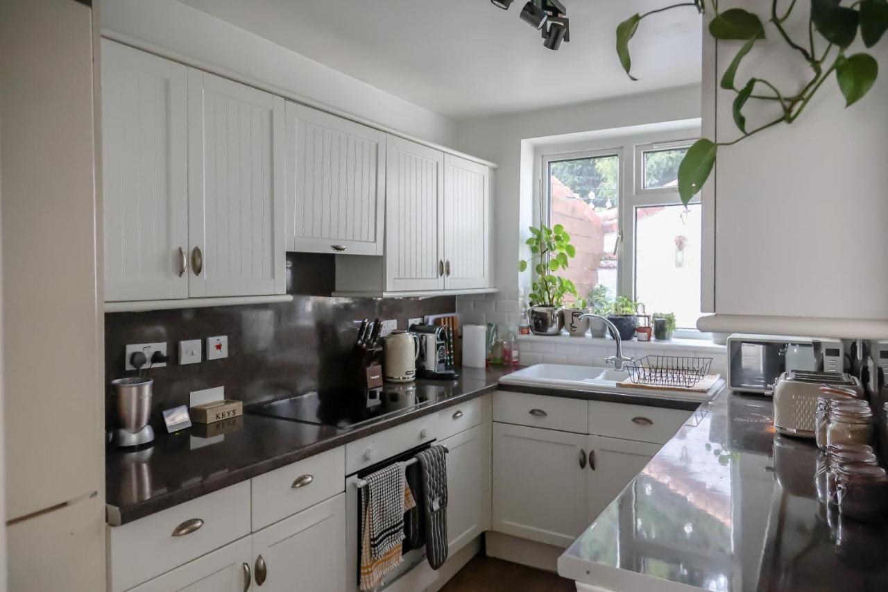 Hereford City - St Owens Terrace - Comfortable & Spacious Well Presented Three Storey House, Perfect For A Weekend Away & Exploring The City On Foot - Hosted By Rentmyhouse المظهر الخارجي الصورة