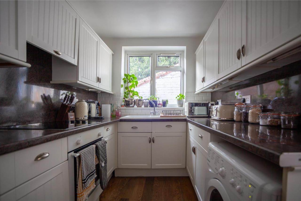 Hereford City - St Owens Terrace - Comfortable & Spacious Well Presented Three Storey House, Perfect For A Weekend Away & Exploring The City On Foot - Hosted By Rentmyhouse المظهر الخارجي الصورة