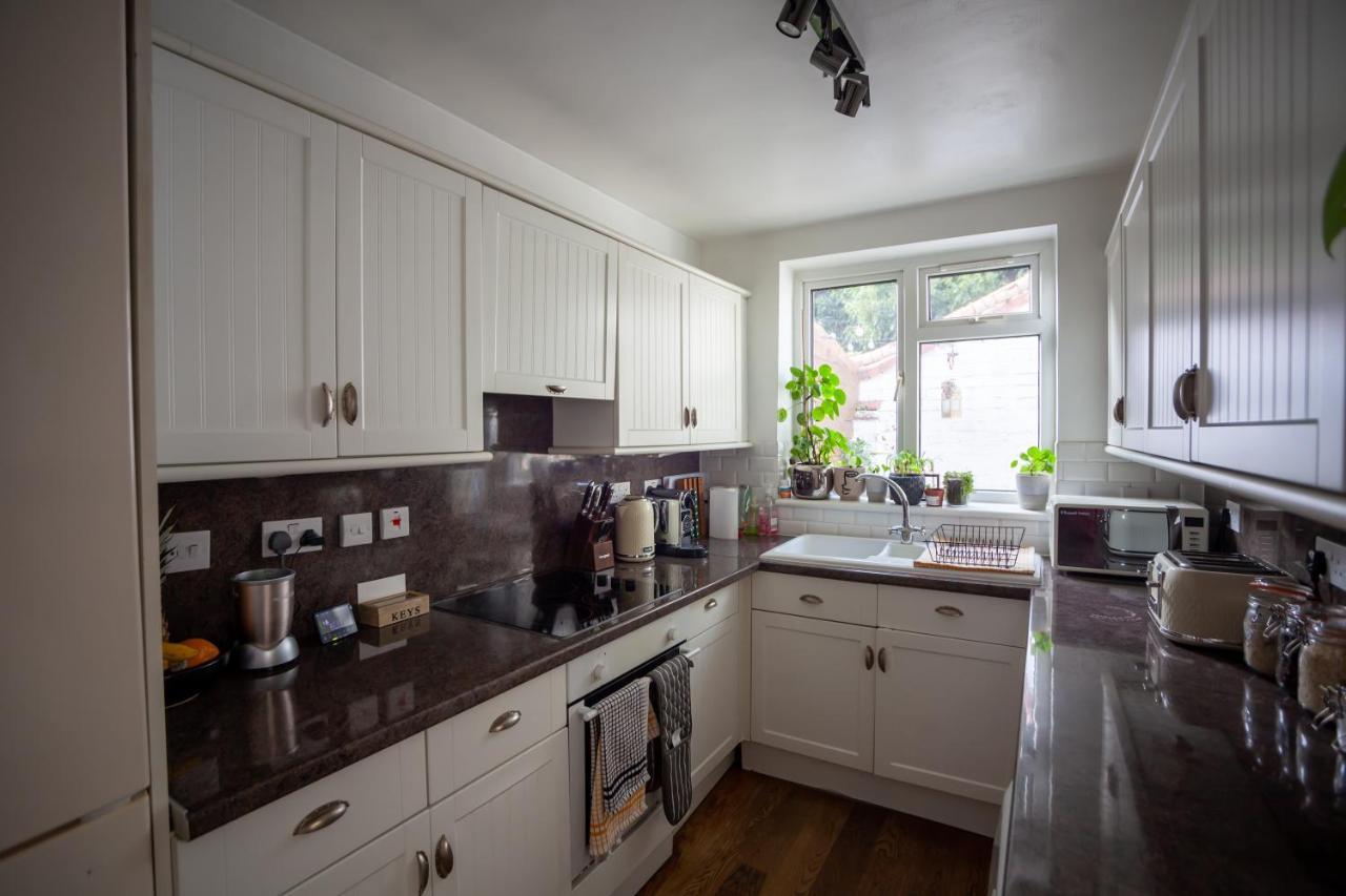 Hereford City - St Owens Terrace - Comfortable & Spacious Well Presented Three Storey House, Perfect For A Weekend Away & Exploring The City On Foot - Hosted By Rentmyhouse المظهر الخارجي الصورة