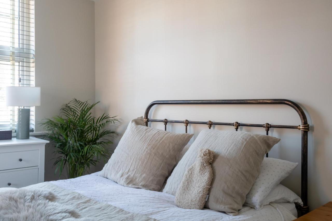 Hereford City - St Owens Terrace - Comfortable & Spacious Well Presented Three Storey House, Perfect For A Weekend Away & Exploring The City On Foot - Hosted By Rentmyhouse المظهر الخارجي الصورة